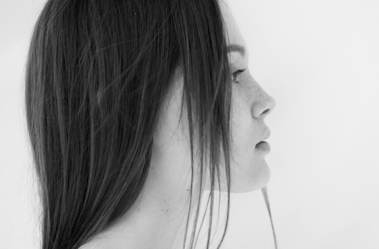Greyscale side-profile of girl